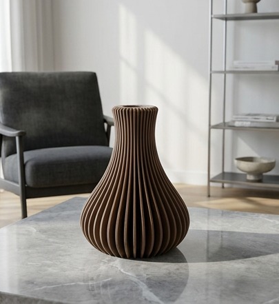 Vaso ZENO marrone su tavolino in marmo con poltrona scura